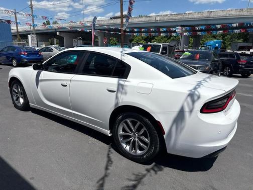 White 2015 Dodge Charger SXT