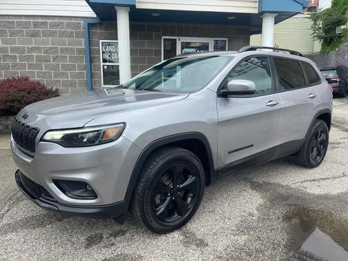 Gray 2020 Jeep Cherokee Altitude