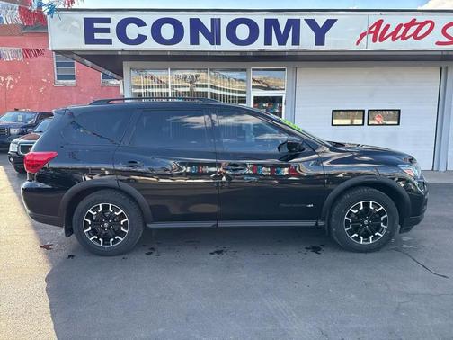 2020 Nissan Pathfinder 4x4 SL