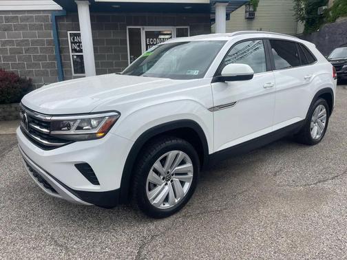 Pure White 2022 Volkswagen Atlas Cross Sport 3.6L V6 SE w/Technology