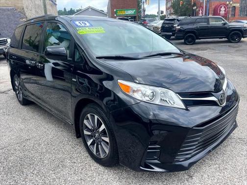 2019 Toyota Sienna LE