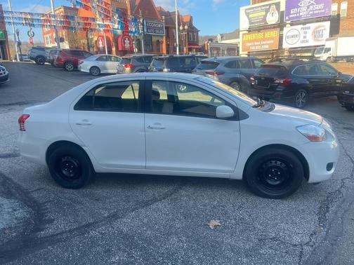 2011 Toyota Yaris Base