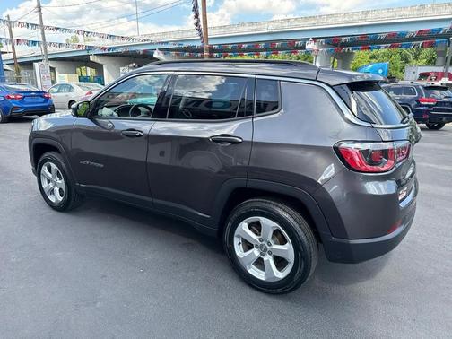 Gray 2019 Jeep Compass Latitude