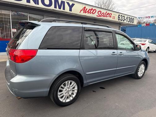 2010 Toyota Sienna LE