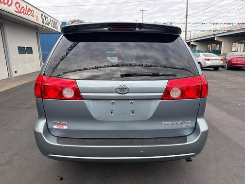 2010 Toyota Sienna LE