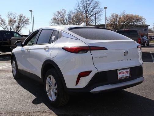 Summit White 2026 Buick Envista Preferred