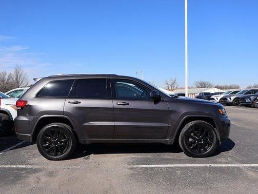 2020 Jeep Grand Cherokee Laredo