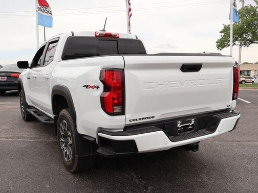 Summit White 2024 Chevrolet Colorado LT