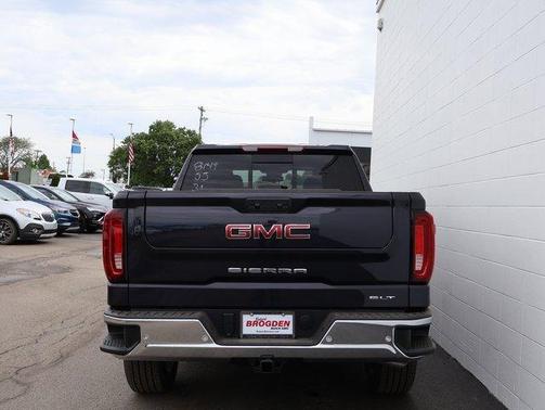 2025 GMC Sierra 1500 SLT