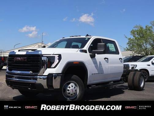 Summit White 2026 GMC Sierra 3500 Pro