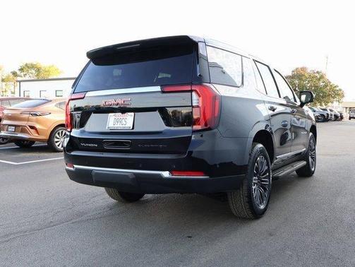 2025 GMC Yukon Elevation