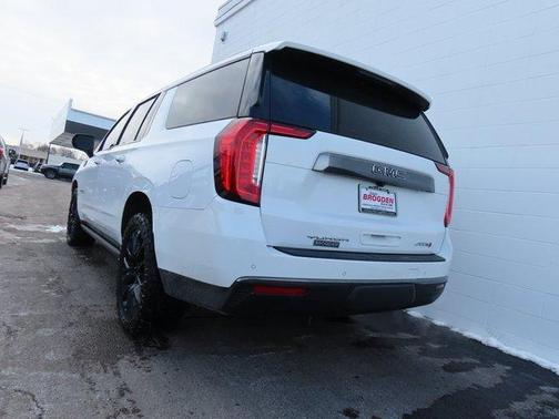 2022 GMC Yukon XL AT4