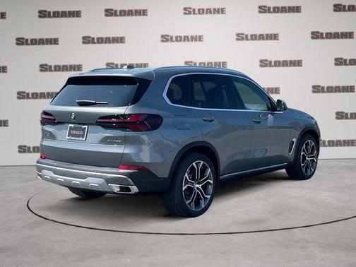 Skyscraper Grey Metallic 2026 BMW X5 xDrive40i