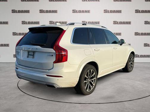 Crystal White Pearl 2019 Volvo XC90 T6 Momentum