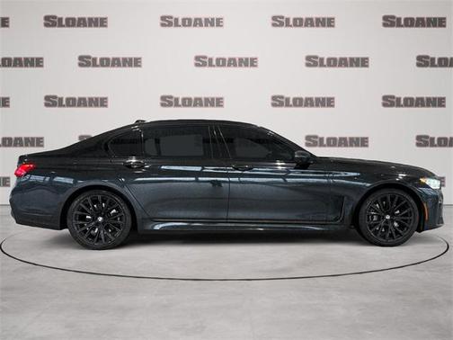 2022 BMW 740 i