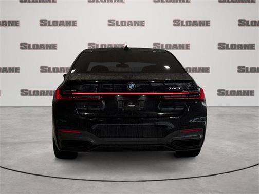 2022 BMW 740 i