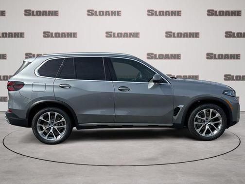 Skyscraper Grey Metallic 2026 BMW X5 xDrive40i