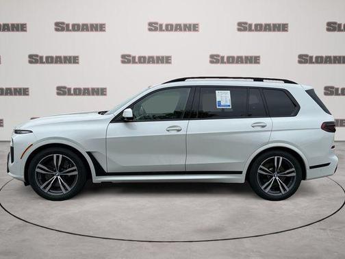 Mineral White Metallic 2024 BMW X7 xDrive40i