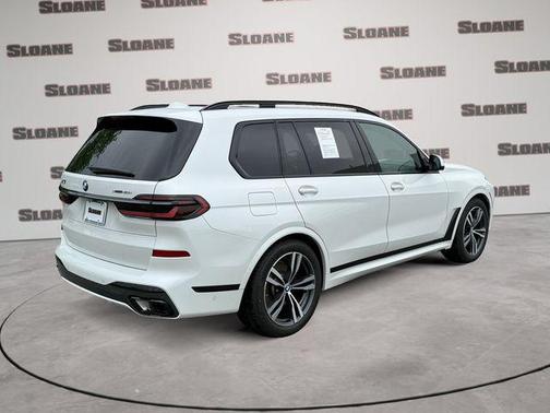 Mineral White Metallic 2024 BMW X7 xDrive40i