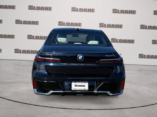 Carbon Black Metallic 2026 BMW 750e i xDrive