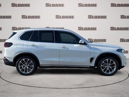 Mineral White Metallic 2026 BMW X5 xDrive40i
