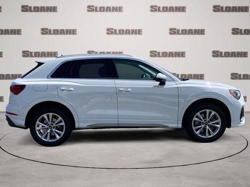 Glacier White Metallic 2022 Audi Q3 45 S line Premium