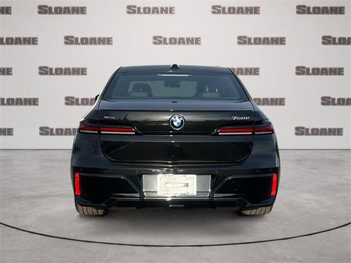 2026 BMW 750e i xDrive