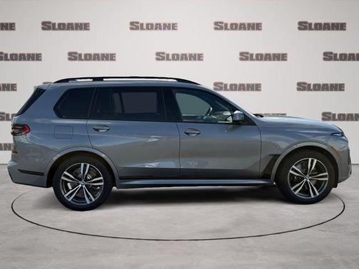 Skyscraper Grey Metallic 2027 BMW X7 xDrive40i