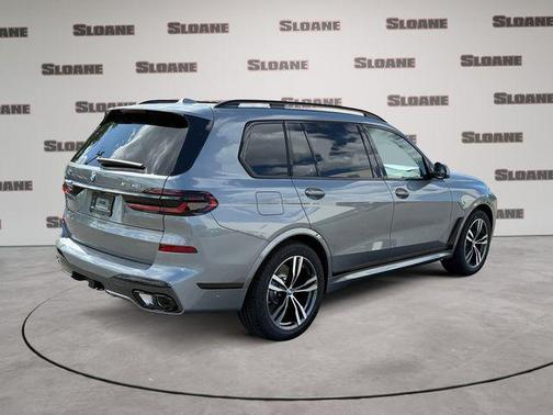 Skyscraper Grey Metallic 2027 BMW X7 xDrive40i