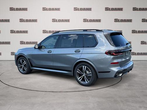 Skyscraper Grey Metallic 2027 BMW X7 xDrive40i