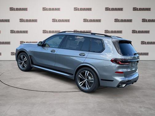 Skyscraper Grey Metallic 2027 BMW X7 xDrive40i