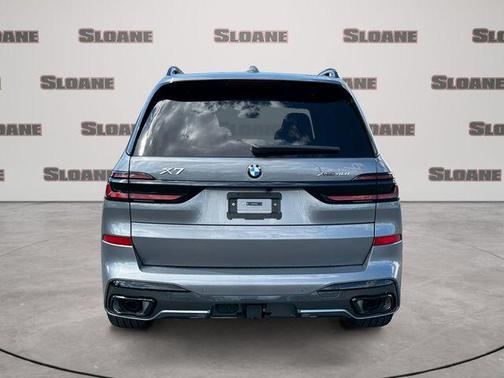 Skyscraper Grey Metallic 2027 BMW X7 xDrive40i