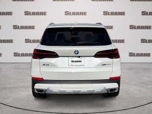 Mineral White Metallic 2026 BMW X5 PHEV xDrive50e