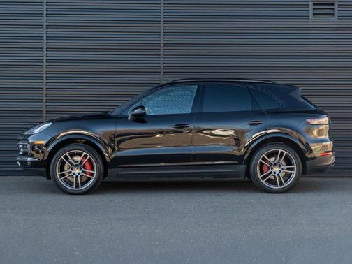 2022 Porsche Cayenne S