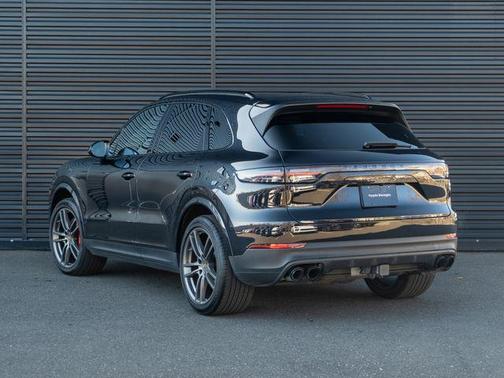 2022 Porsche Cayenne S