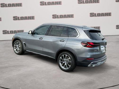 Skyscraper Grey Metallic 2026 BMW X5 xDrive40i