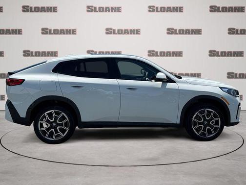 Alpine White 2026 BMW X2 xDrive28i