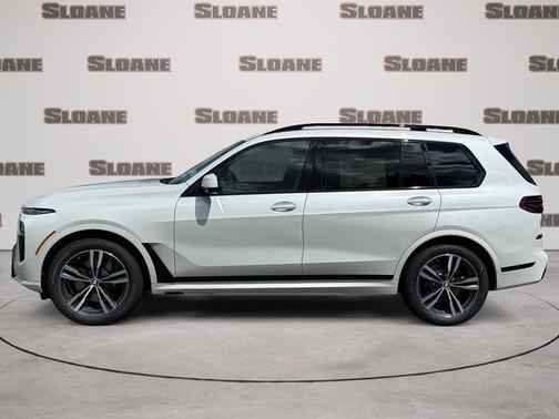 Mineral White Metallic 2027 BMW X7 xDrive40i