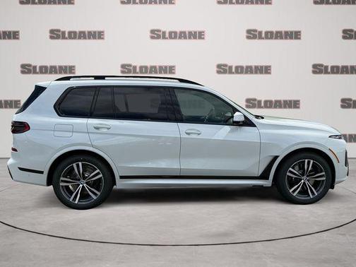 Mineral White Metallic 2027 BMW X7 xDrive40i