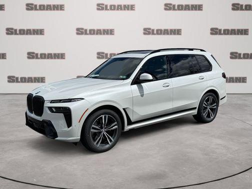 Mineral White Metallic 2027 BMW X7 xDrive40i