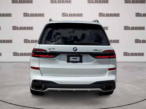 Mineral White Metallic 2027 BMW X7 xDrive40i