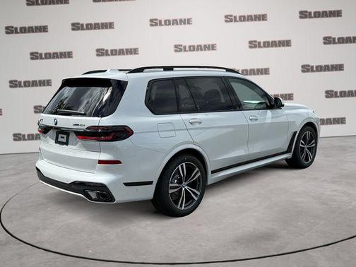 Mineral White Metallic 2027 BMW X7 xDrive40i