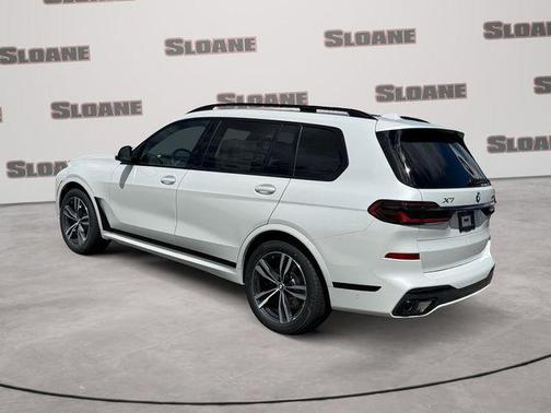 Mineral White Metallic 2027 BMW X7 xDrive40i