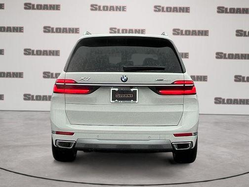 Alpine White 2026 BMW X7 xDrive40i