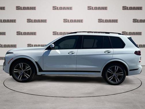Mineral White Metallic 2026 BMW X7 xDrive40i