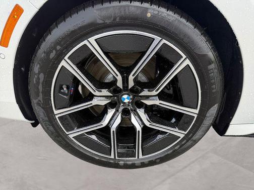Mineral White Metallic 2026 BMW 750e i xDrive