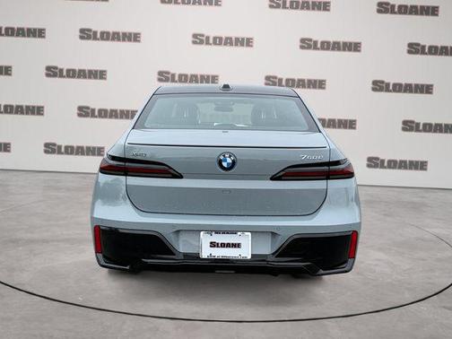 Brooklyn Grey Metallic 2026 BMW 750e i xDrive