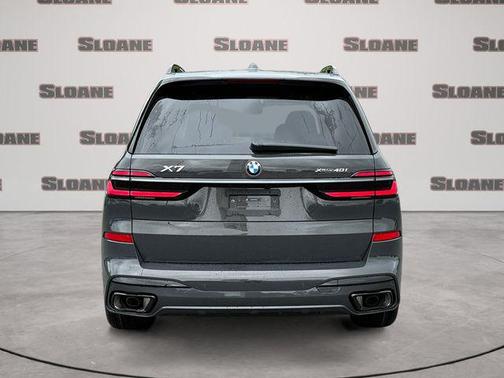 Dravit Grey Metallic 2027 BMW X7 xDrive40i