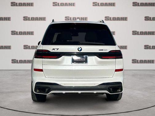Mineral White Metallic 2024 BMW X7 xDrive40i
