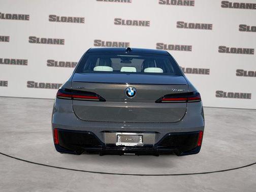 Dravit Grey Metallic 2026 BMW 750e i xDrive